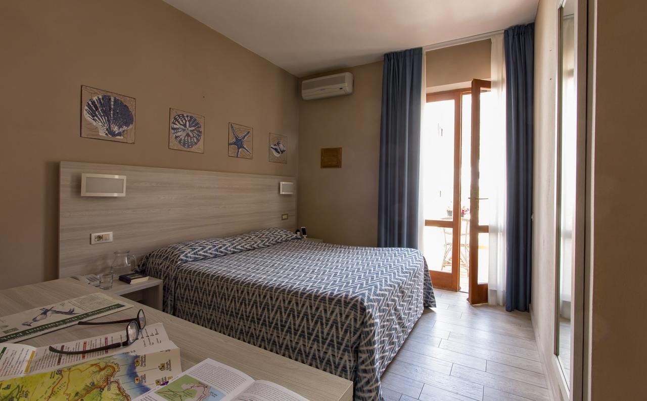 Hotel Corallo Pomonte Bagian luar foto