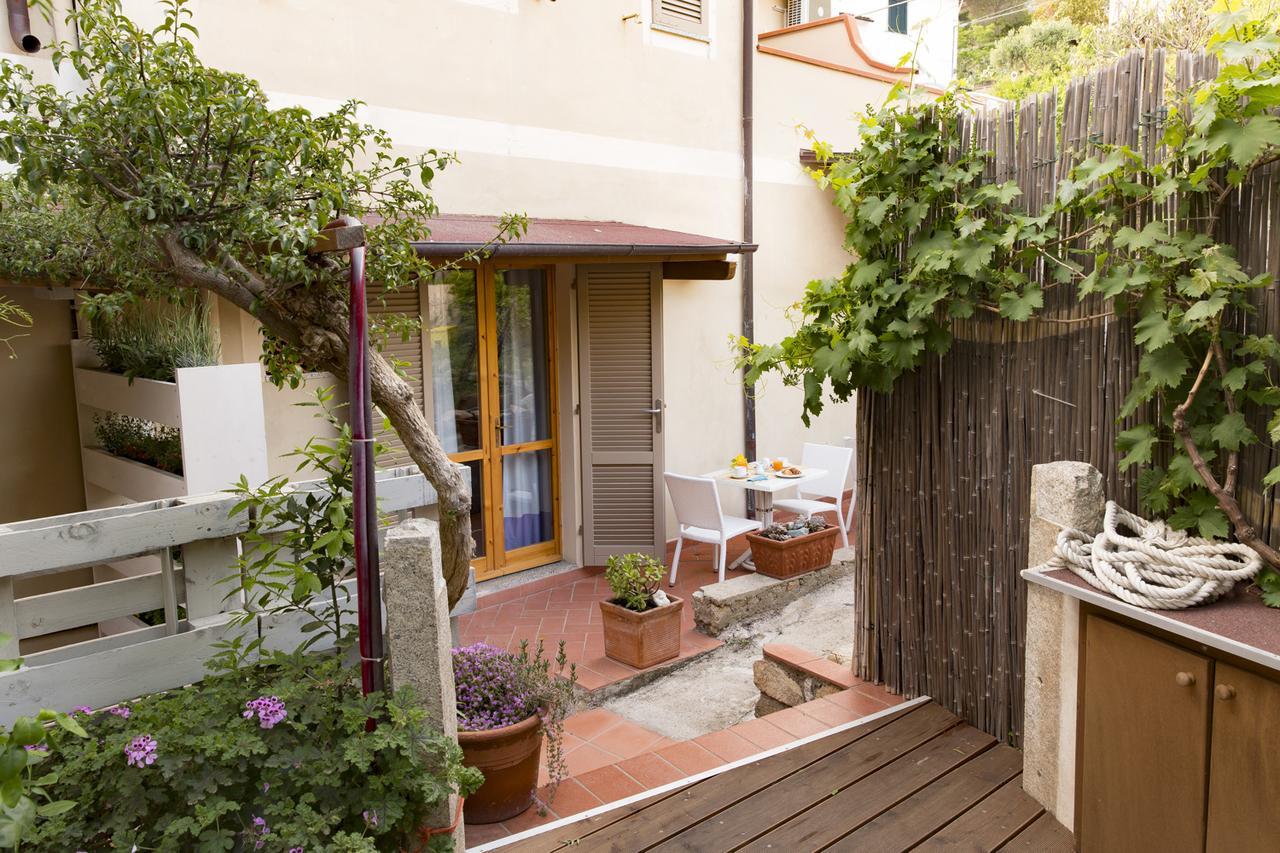 Hotel Corallo Pomonte Bagian luar foto