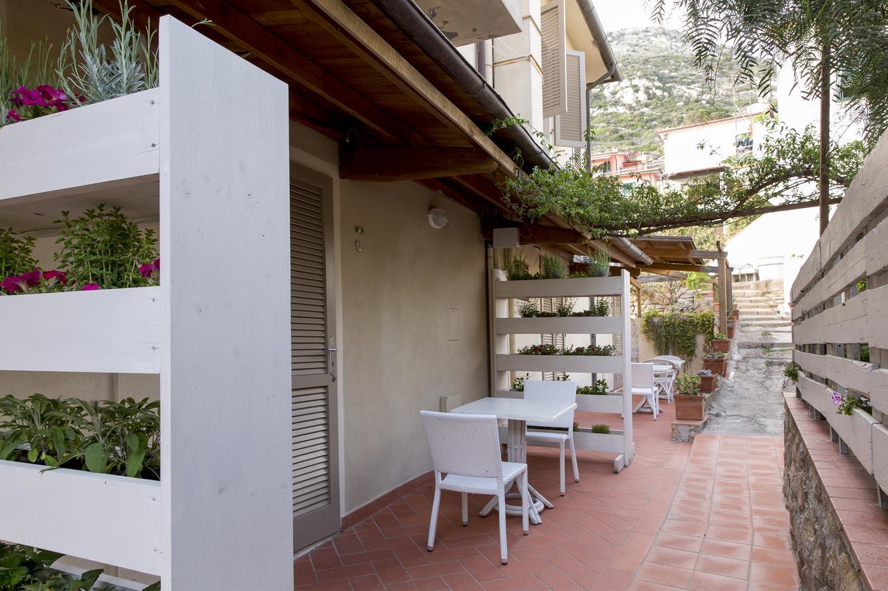Hotel Corallo Pomonte Bagian luar foto
